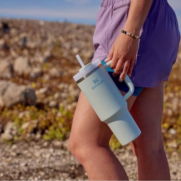 Stanley Quencher H2.0 Tumbler | 30 oz | Mist | Insulated Stainless Steel - Picture 7 of 7